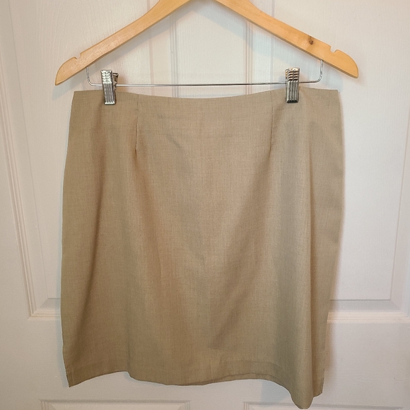 Ilyza New York Woman's Suit Set, Blazer, and Skirt, Size: Large Color: Tan - Picture 11 of 16